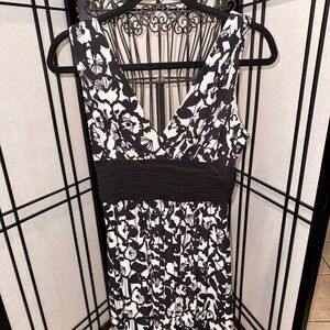 Jones Wear Monochrome Floral Midi Dress